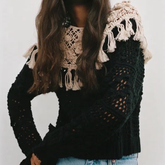 Zara Sweaters - ZARA NWT KNIT ROUND NECK LONG SLEEVE SWEATER RUFFLE TRIM BLACK CREAM SMALL